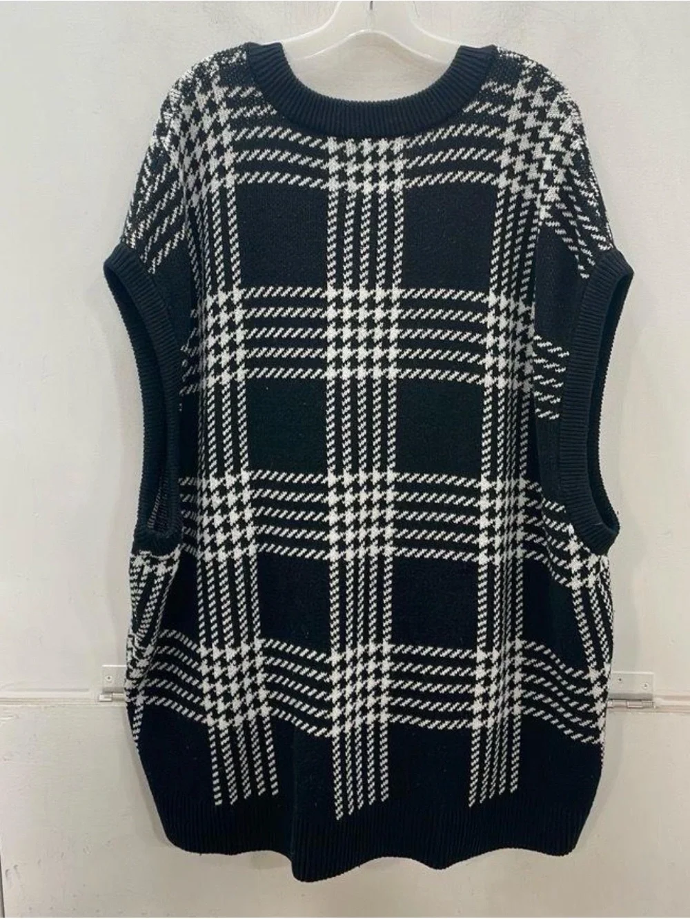 NWT Abercrombie & Fitch Plaid Sweater Vest | XXL | Black + White